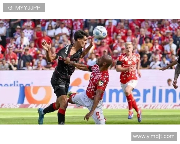 美因茨05主场迎战斯图加特双方争夺关键三分的精彩对决 美因茨05主场迎战斯图加特双方争夺关键三分的精彩对决